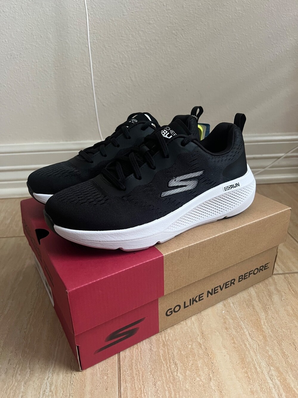 Size 6W - Skechers Women's Go Run Elevate Sneaker Black White (New with Box)